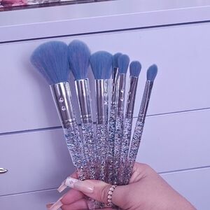 NWOT 7 piece SLMISSGLAM Brush Set